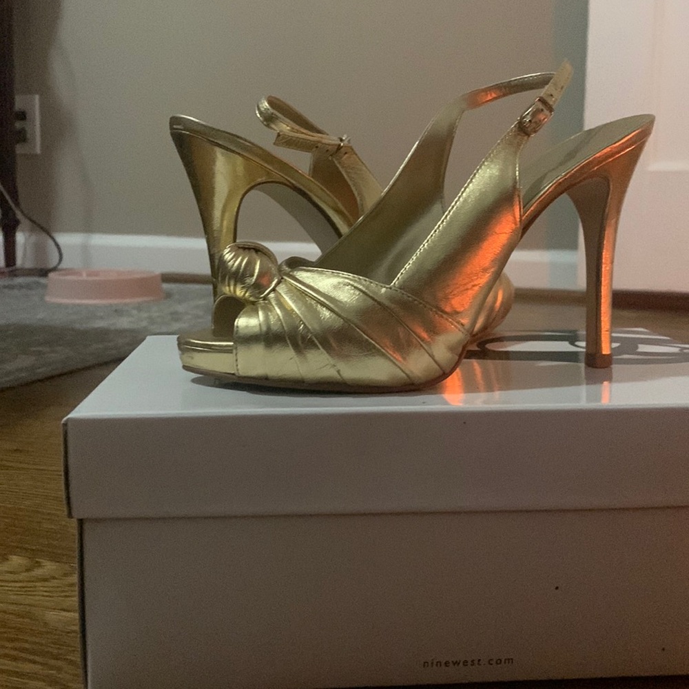 Nine West Gold leather strappy heel /Size 5.5